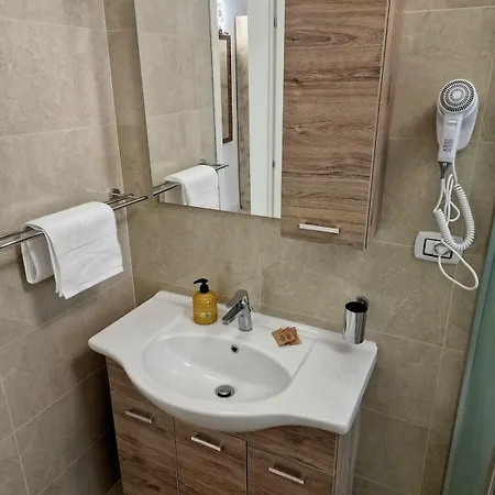 Casa Vacanze Fiore Ciampino Airport - Rome Station - 108 Mqs * Ciampino